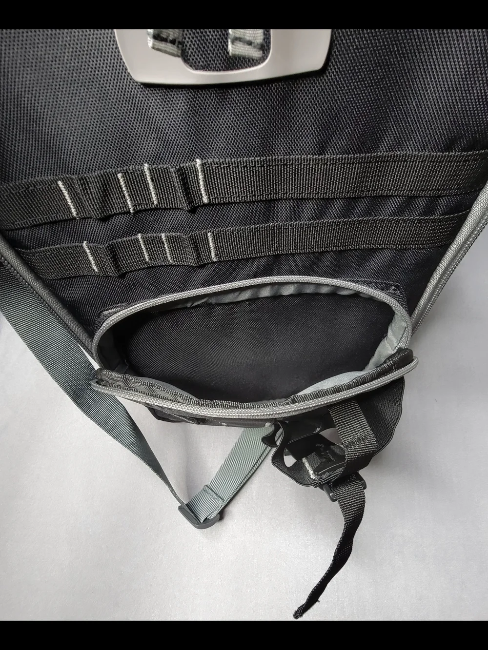 Oakley Checkpoint Vertical Laptop Messenger Bag Black Padded Tactical Size 11X14